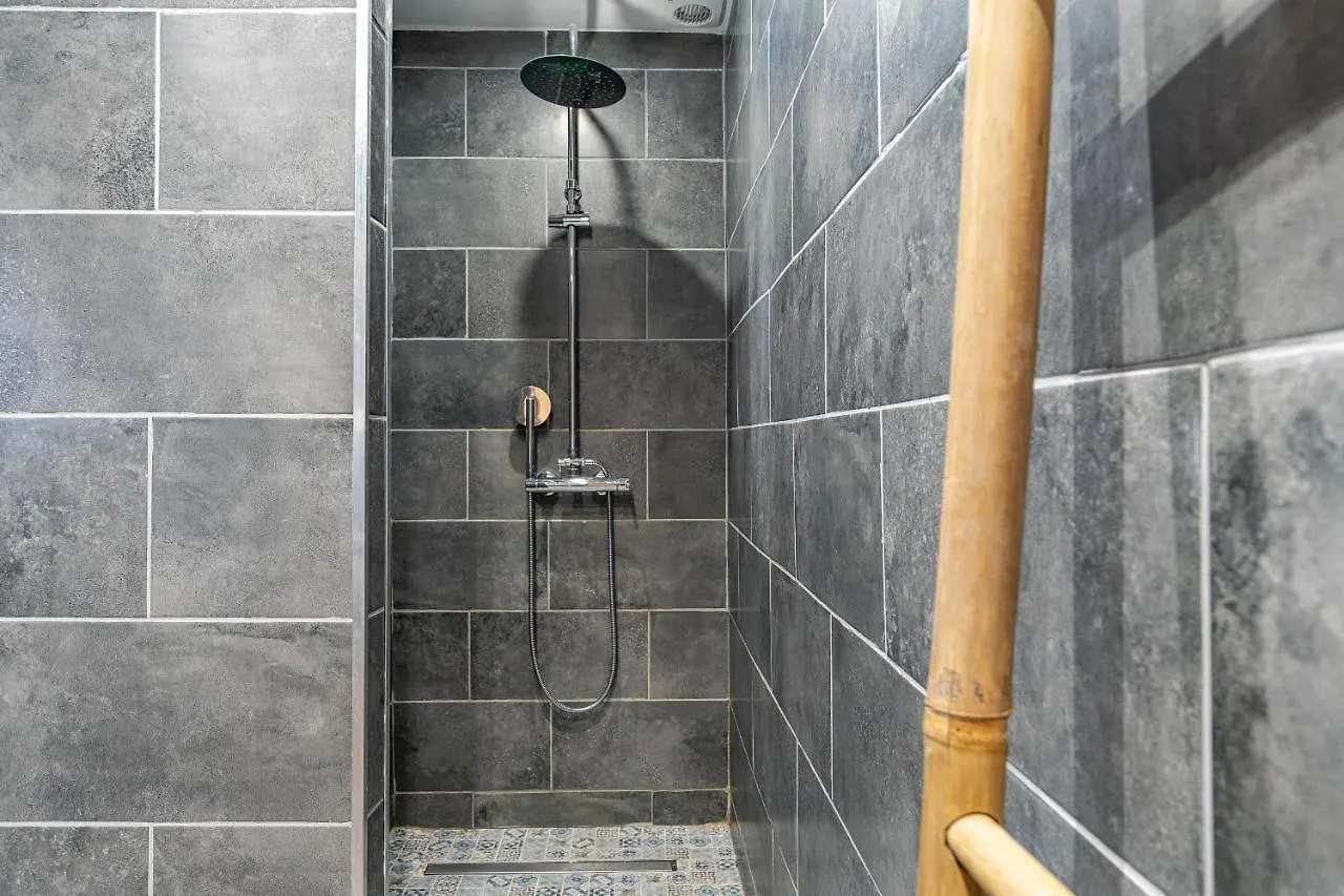 Gorgeous 2 Bedrooms Apt Great Kitchen, City Center Nice Apartment