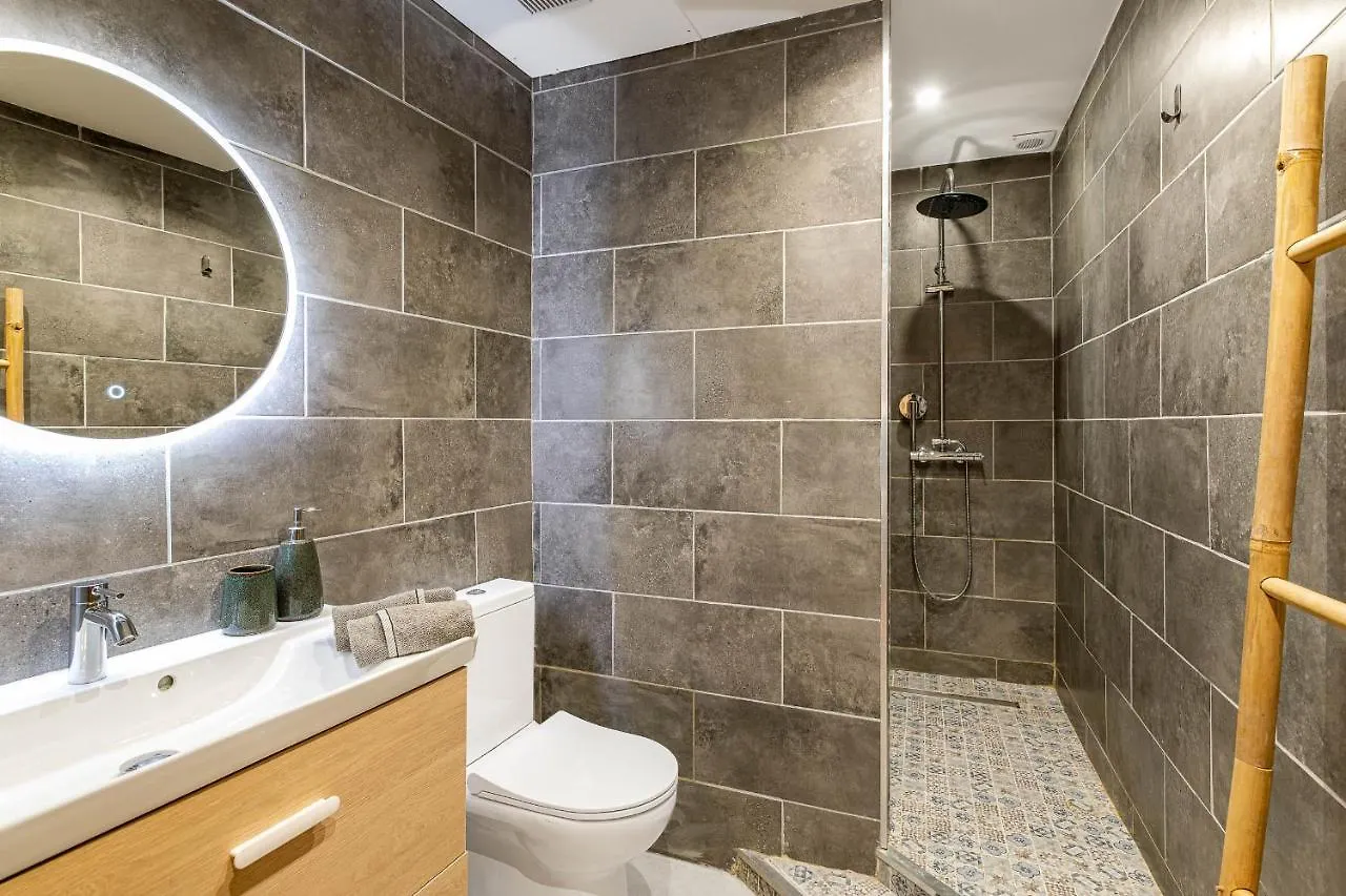 Gorgeous 2 Bedrooms Apt Great Kitchen, City Center Nice Apartment