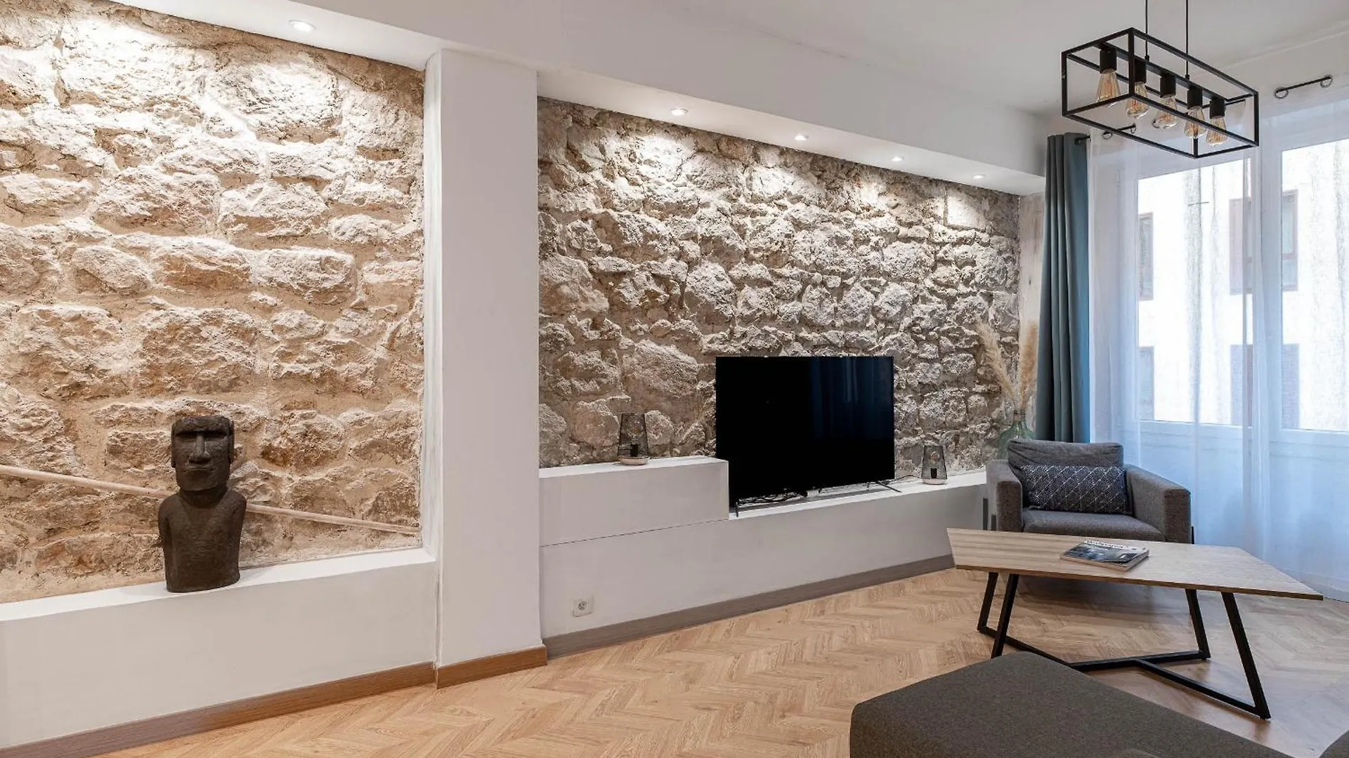 Gorgeous 2 Bedrooms Apt Great Kitchen, City Center Nice Apartment