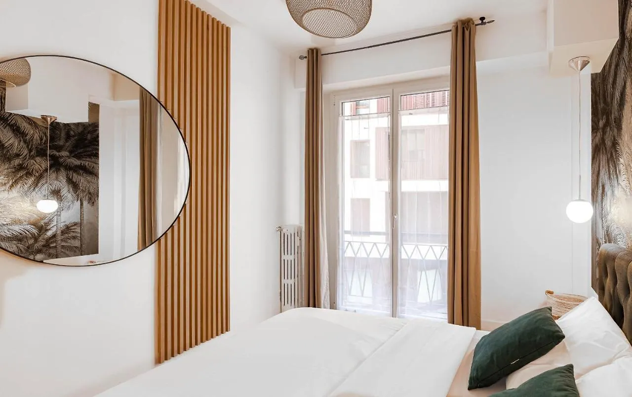 Gorgeous 2 Bedrooms Apt Great Kitchen, City Center Nice 0*,