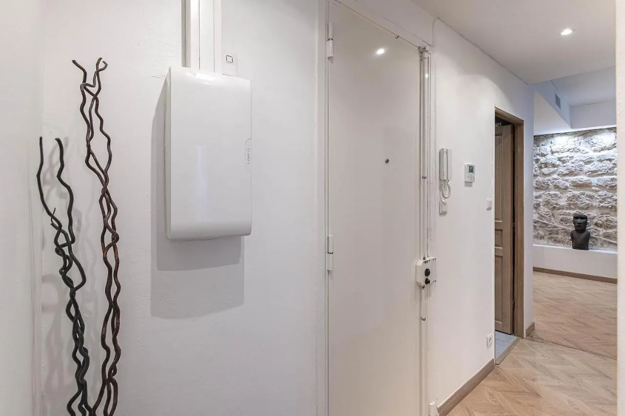 Gorgeous 2 Bedrooms Apt Great Kitchen, City Center Nice France