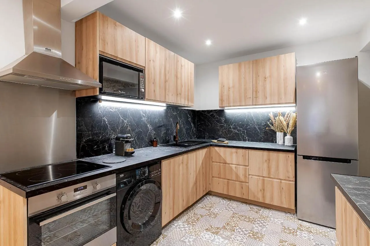 Gorgeous 2 Bedrooms Apt Great Kitchen, City Center Nice 0*,
