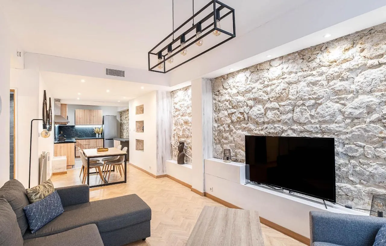 Apartment Gorgeous 2 Bedrooms Apt Great Kitchen, City Center Nice