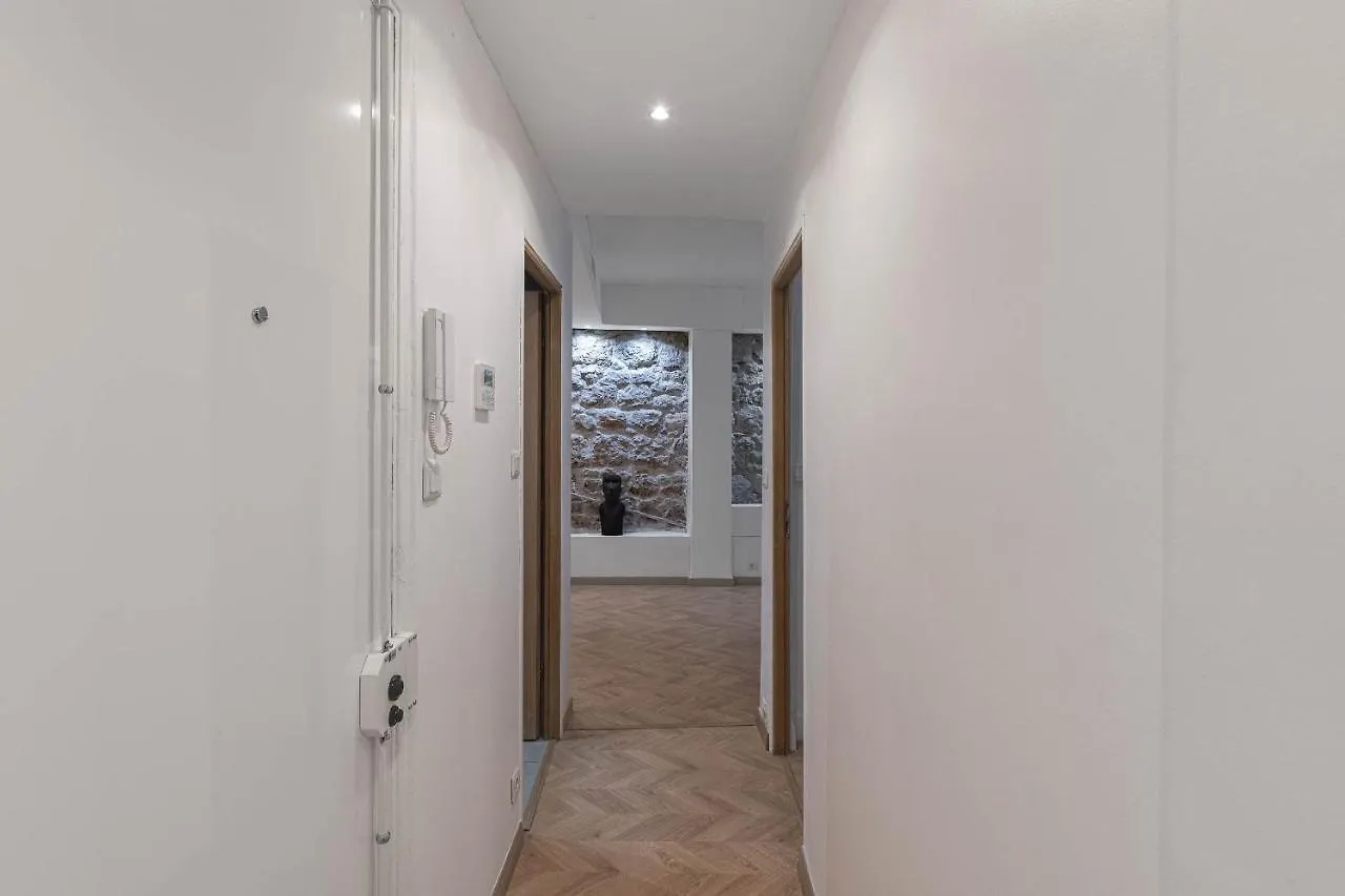 Gorgeous 2 Bedrooms Apt Great Kitchen, City Center Nice Apartment