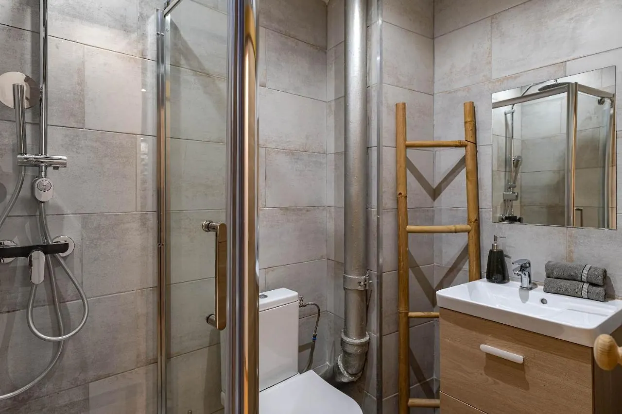 Gorgeous 2 Bedrooms Apt Great Kitchen, City Center Nice