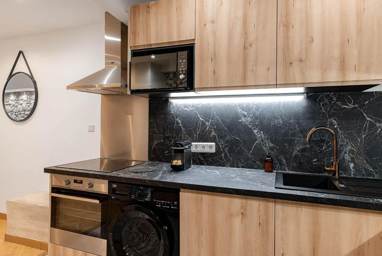 Gorgeous 2 Bedrooms Apt Great Kitchen, City Center Nice France